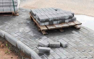 Na czym polega podsypywanie kostki brukowej i kiedy je wykonać